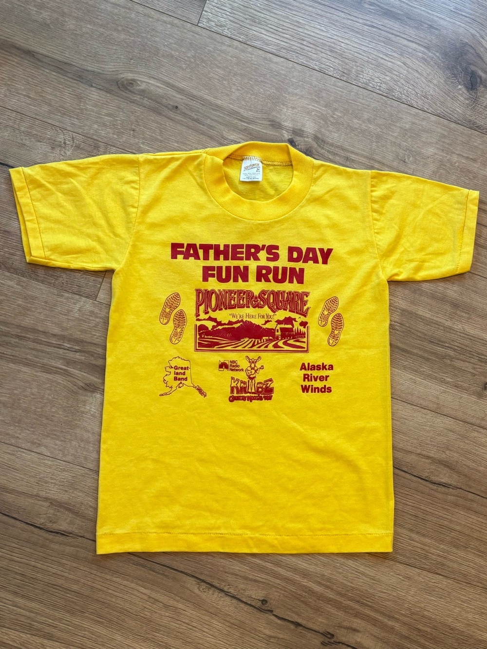 Vintage Single Stitch Yellow Graphic T-Shirt Father’s Day Fun Run Alaska Youth L